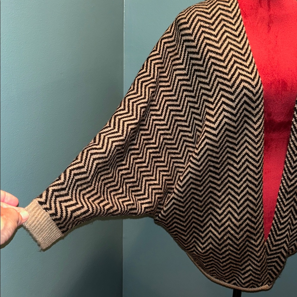 A+Ro Black and Tan Chevron Patterned Cardigan Size Small - Picture 5 of 16